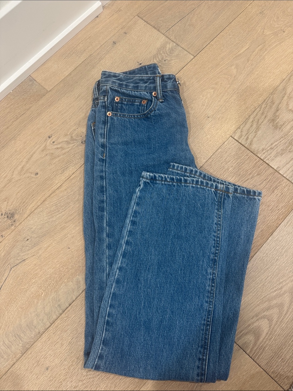 Women's Straight-Leg Denim Jeans in Medium Blue
